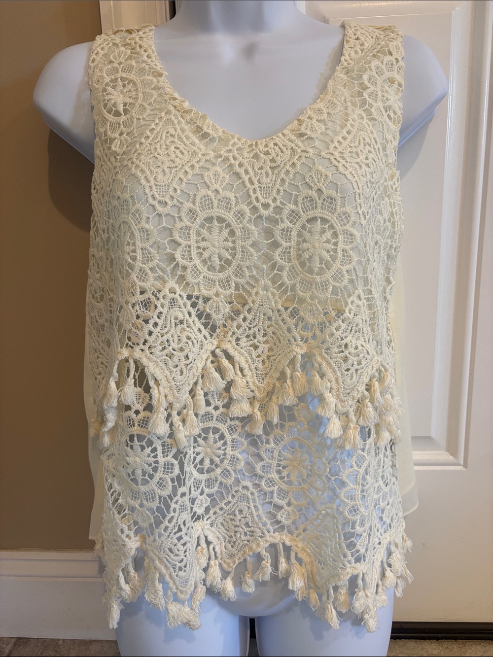 Blu Pepper Cream Crochet Lace Tassel Camisole